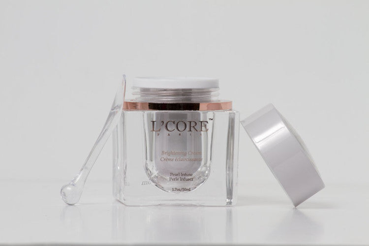L'Core Paris Crema iluminadora facial con infusión de perlas - Fórmula única para corrección de manchas oscuras, antienvejecimiento, prevención de manchas de edad, mantiene la piel sana y joven - 1.7oz/50ml