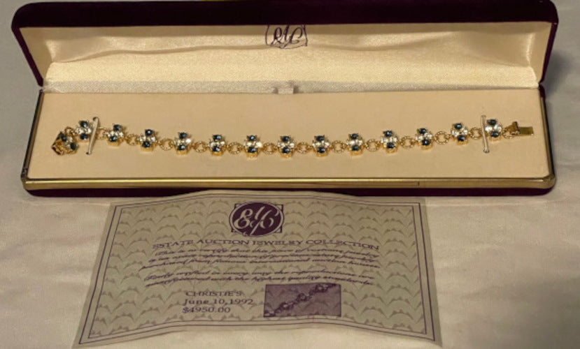Colección de joyas de subasta inmobiliaria Reproducción de una venta inmobiliaria en una famosa casa de subastas