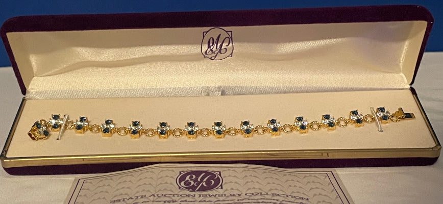 Colección de joyas de subasta inmobiliaria Reproducción de una venta inmobiliaria en una famosa casa de subastas