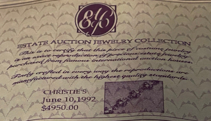 Colección de joyas de subasta inmobiliaria Reproducción de una venta inmobiliaria en una famosa casa de subastas